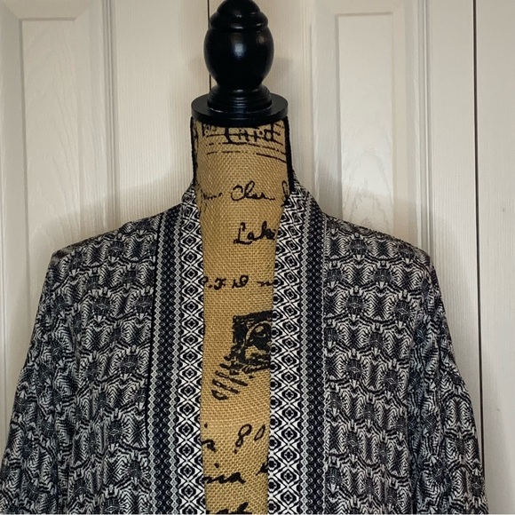 Max Studio Open Front Black and White Monochrome Geometric Kimono - Picture 2 of 13